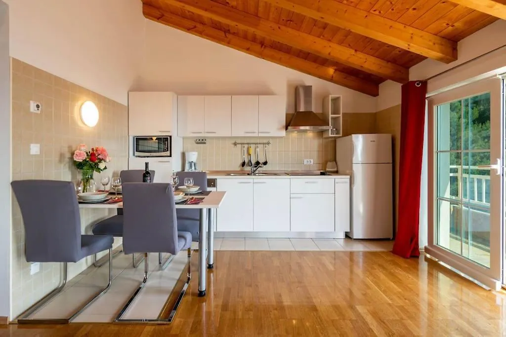 Villa Pia Brsec 0*,  Croatia
