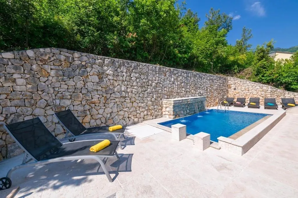 Villa Pia Brsec 0*,
