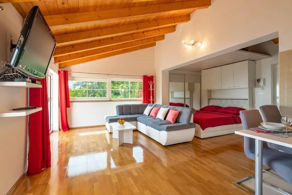Villa Pia Brsec 0*,